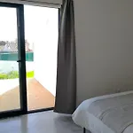 Airy 3br, Ac, Garden, 2min Strip, 8min Oura אלבופיירה