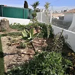 Airy 3br, Ac, Garden, 2min Strip, 8min Oura * אלבופיירה