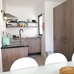 דירה Airy 3br, Ac, Garden, 2min Strip, 8min Oura