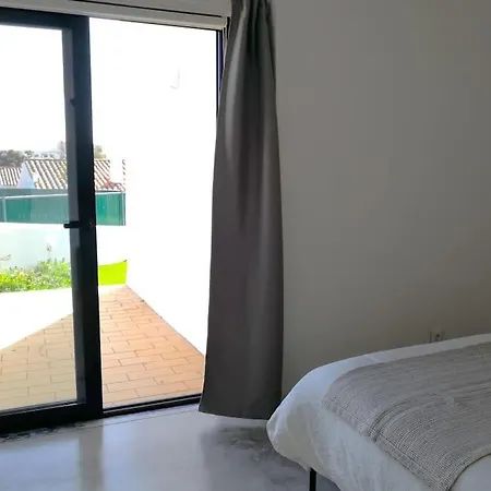 Airy 3br, Ac, Garden, 2min Strip, 8min Oura Αλμπουφέιρα