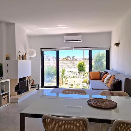 דירה Airy 3br, Ac, Garden, 2min Strip, 8min Oura אלבופיירה