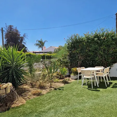 Airy 3br, Ac, Garden, 2min Strip, 8min Oura דירה אלבופיירה