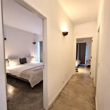 Airy 3br, Ac, Garden, 2min Strip, 8min Oura Διαμέρισμα *