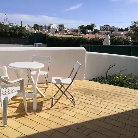 Airy 3br, Ac, Garden, 2min Strip, 8min Oura Apartment
