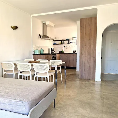 Apartment Airy 3br, Ac, Garden, 2min Strip, 8min Oura *
