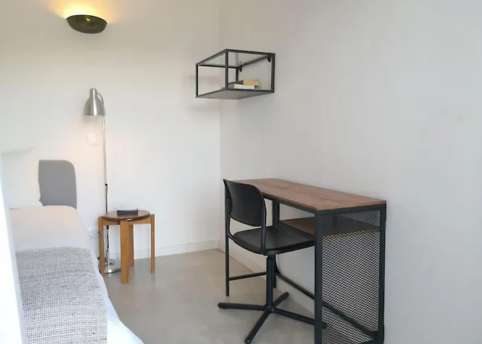 Airy 3br, Ac, Garden, 2min Strip, 8min Oura Apartmán