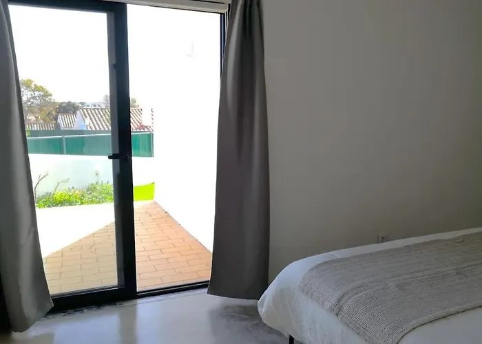 Airy 3br, Ac, Garden, 2min Strip, 8min Oura Albufeira