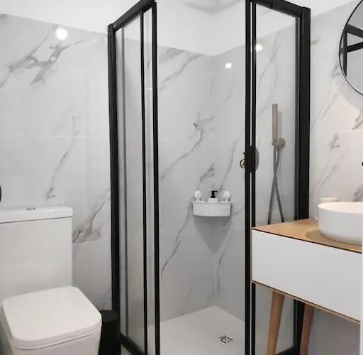 Airy 3br, Ac, Garden, 2min Strip, 8min Oura Apartman Albufeira