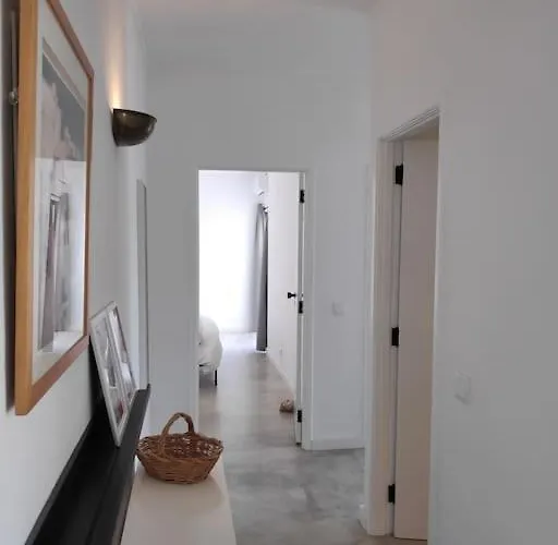 Apartman Airy 3br, Ac, Garden, 2min Strip, 8min Oura Albufeira