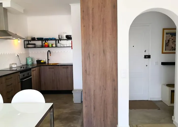 Airy 3br, Ac, Garden, 2min Strip, 8min Oura * Albufeira