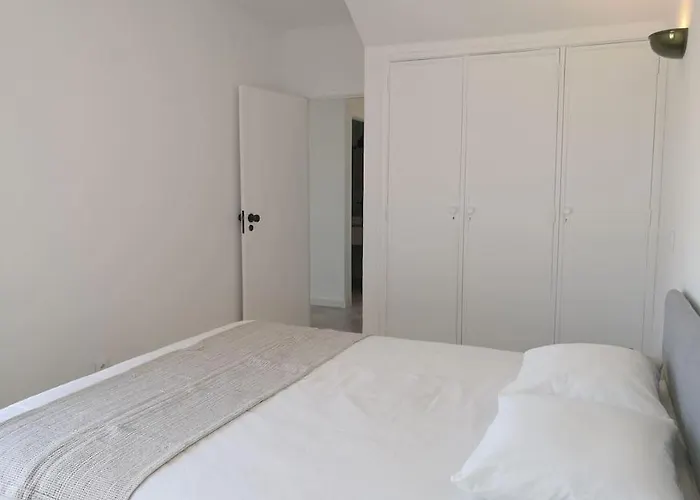 Airy 3br, Ac, Garden, 2min Strip, 8min Oura Apartmán