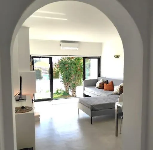 Airy 3br, Ac, Garden, 2min Strip, 8min Oura * Albufeira