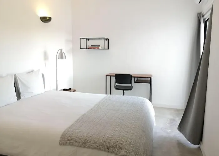 Airy 3br, Ac, Garden, 2min Strip, 8min Oura Apartmán