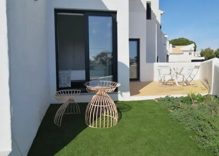 Airy 3br, Ac, Garden, 2min Strip, 8min Oura * Albufeira