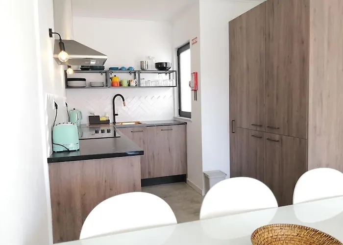 Apartmán Airy 3br, Ac, Garden, 2min Strip, 8min Oura