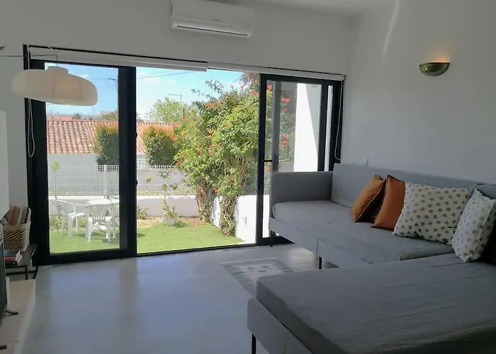 Airy 3br, Ac, Garden, 2min Strip, 8min Oura Apartmán Albufeira