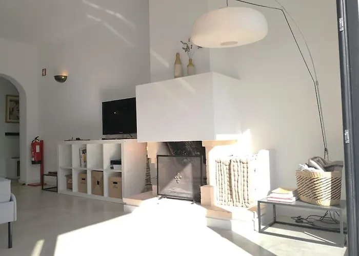 Airy 3br, Ac, Garden, 2min Strip, 8min Oura Apartman Albufeira