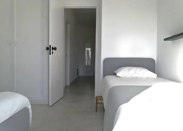 Airy 3br, Ac, Garden, 2min Strip, 8min Oura * Albufeira