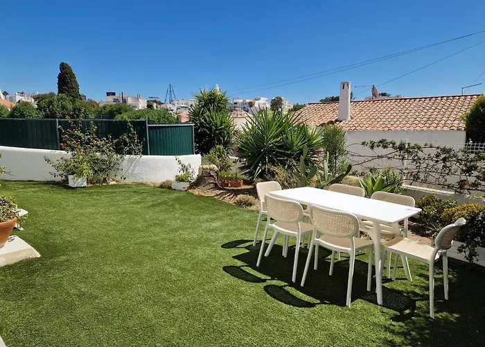 Airy 3br, Ac, Garden, 2min Strip, 8min Oura Apartmán *