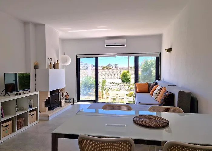 Apartmán Airy 3br, Ac, Garden, 2min Strip, 8min Oura Albufeira