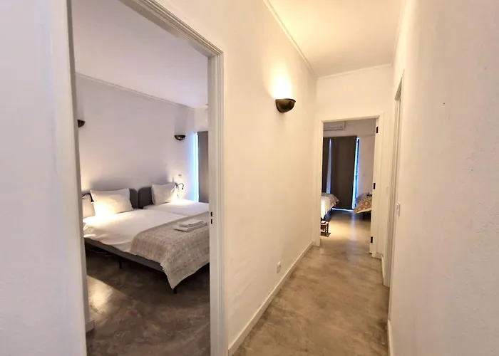 Airy 3br, Ac, Garden, 2min Strip, 8min Oura Apartmán *