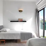 Lejlighed Airy 3br, Ac, Garden, 2min Strip, 8min Oura *
