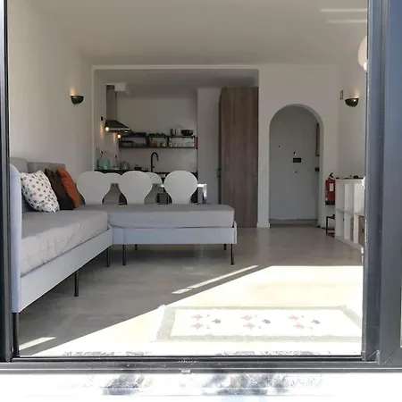 Airy 3br, Ac, Garden, 2min Strip, 8min Oura Apartmán