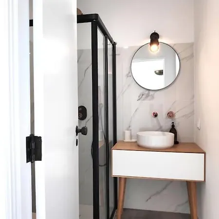 Apartament Airy 3br, Ac, Garden, 2min Strip, 8min Oura