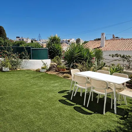 Airy 3br, Ac, Garden, 2min Strip, 8min Oura Apartament *